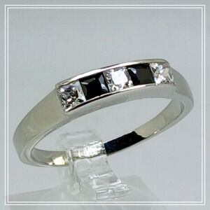 Vintage 90s‎ Silver Princess Cut Black White Stone Channel Set Band Ring Size 10